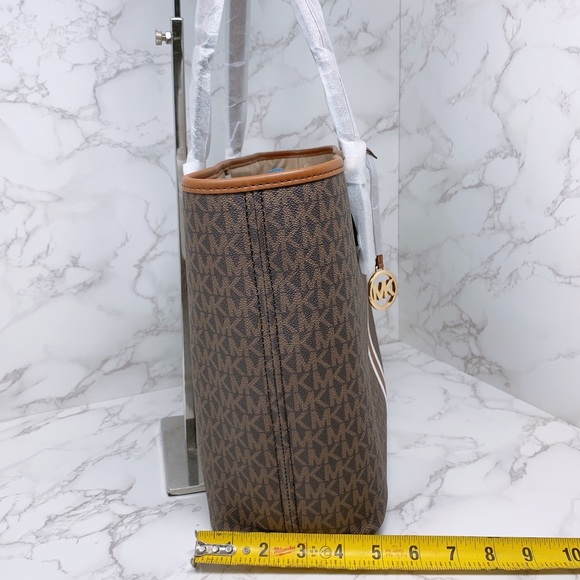 Michael Kors JST Medium Carryall Tote Set - Picture 4 of 14